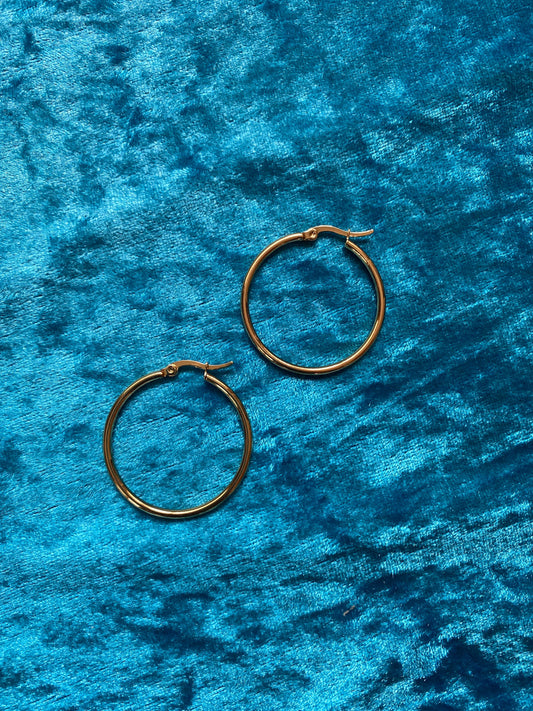 Simple stainless steel gold hoop earrings