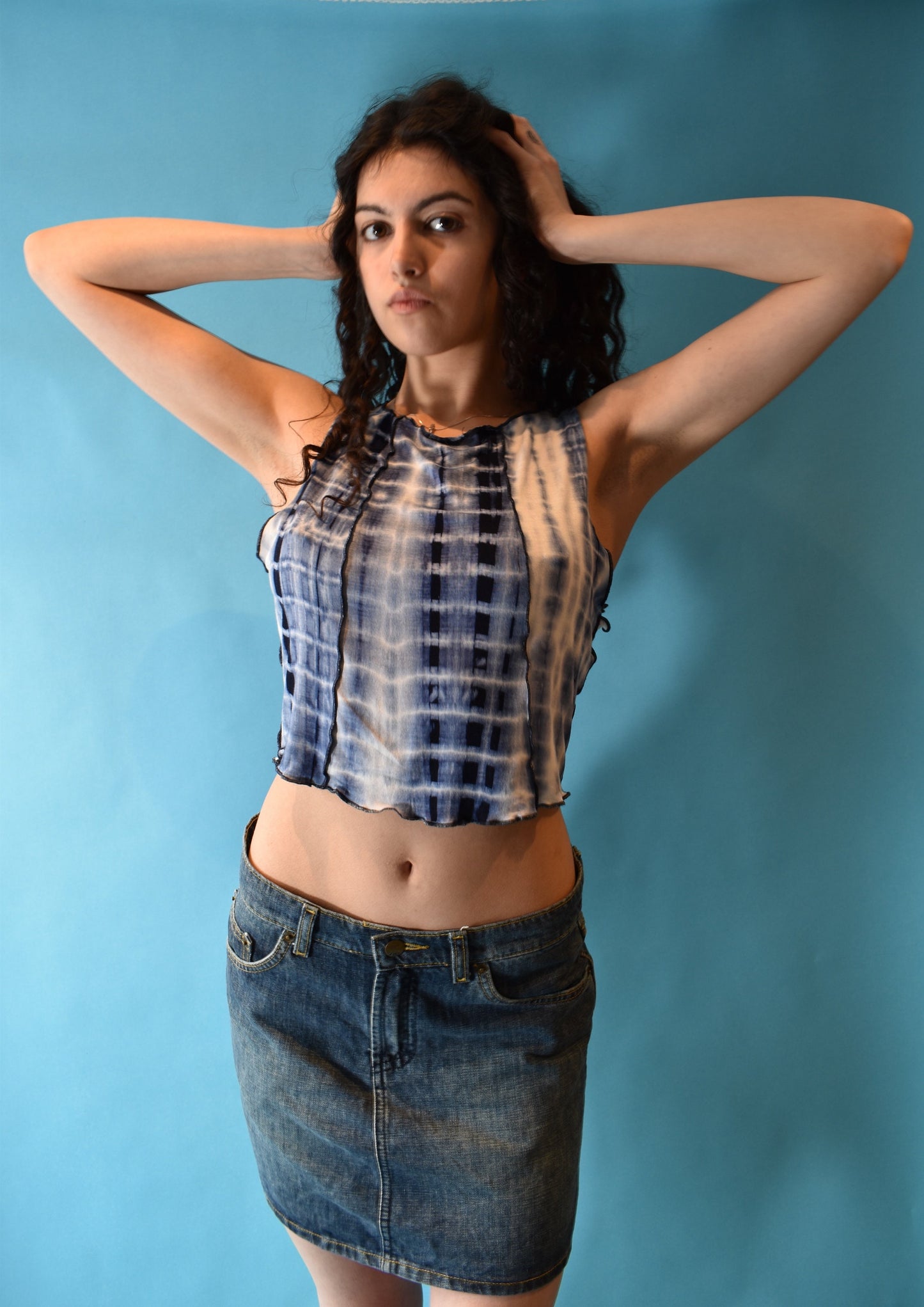 Vintage Y2K Size M Tie Dye Cropped Tank Top in Blue.