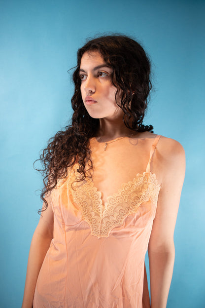 Vintage 1960s Size M Lace Trim Cami Slip in Peach.