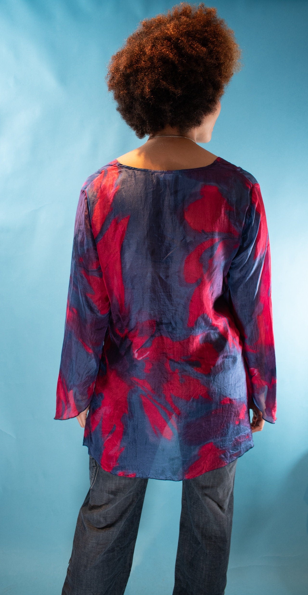 Vintage Y2K M/L Tie Dye V Neck Silk Tunic in Blue & Pink.