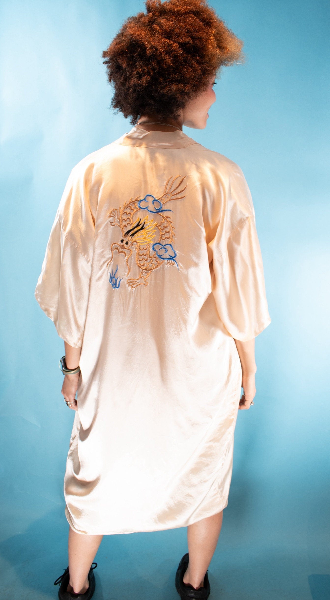 Vintage 1980s One Size Chinoiserie Embroidered Satin Midi Robe in Champagne.