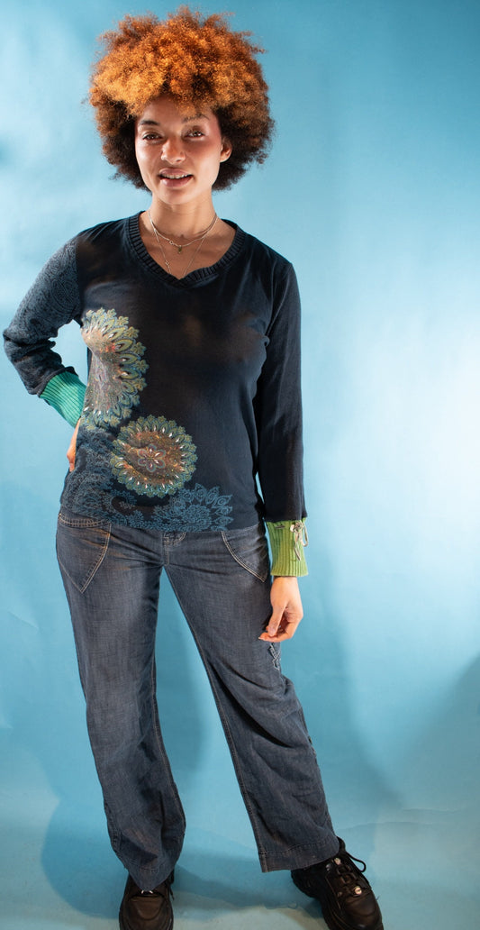 Vintage Y2K M/L Desigual Long Sleeve Jersey Top in Navy.